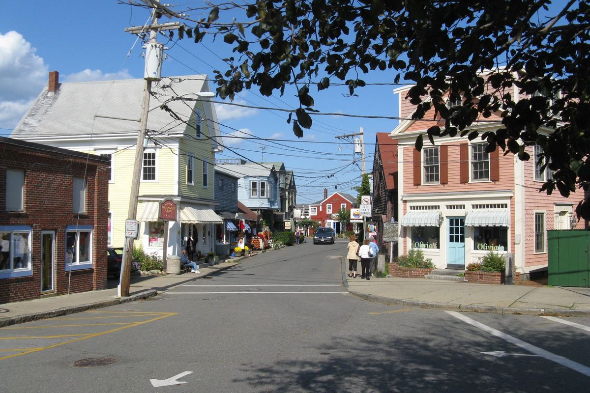 Street at the foot of Bearskin Neck